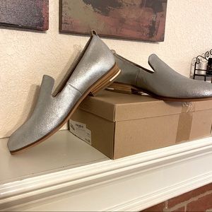 Dr Scholl's East loafer, NIB, silver